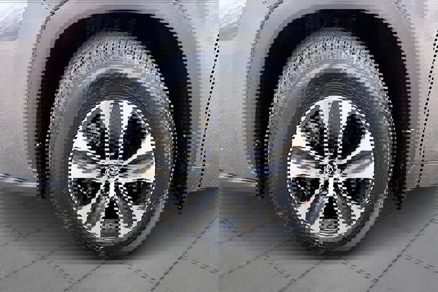 Used 2023 Toyota Highlander XLE image 11