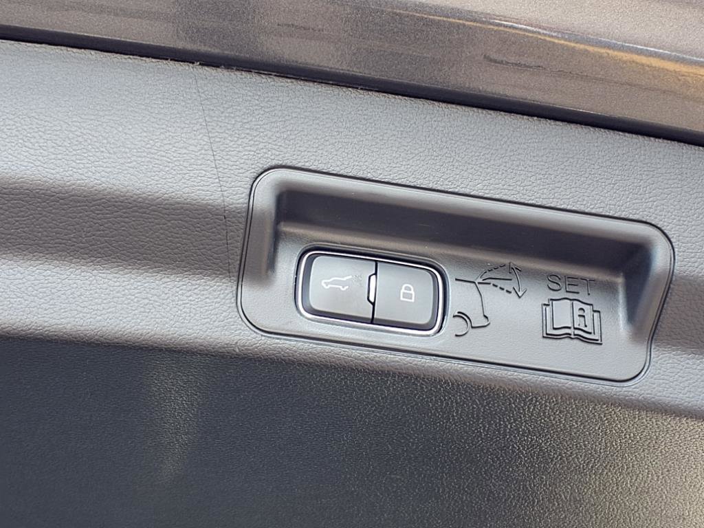 Used 2020 Ford Explorer XLT w/ Equipment Group 202A image 23