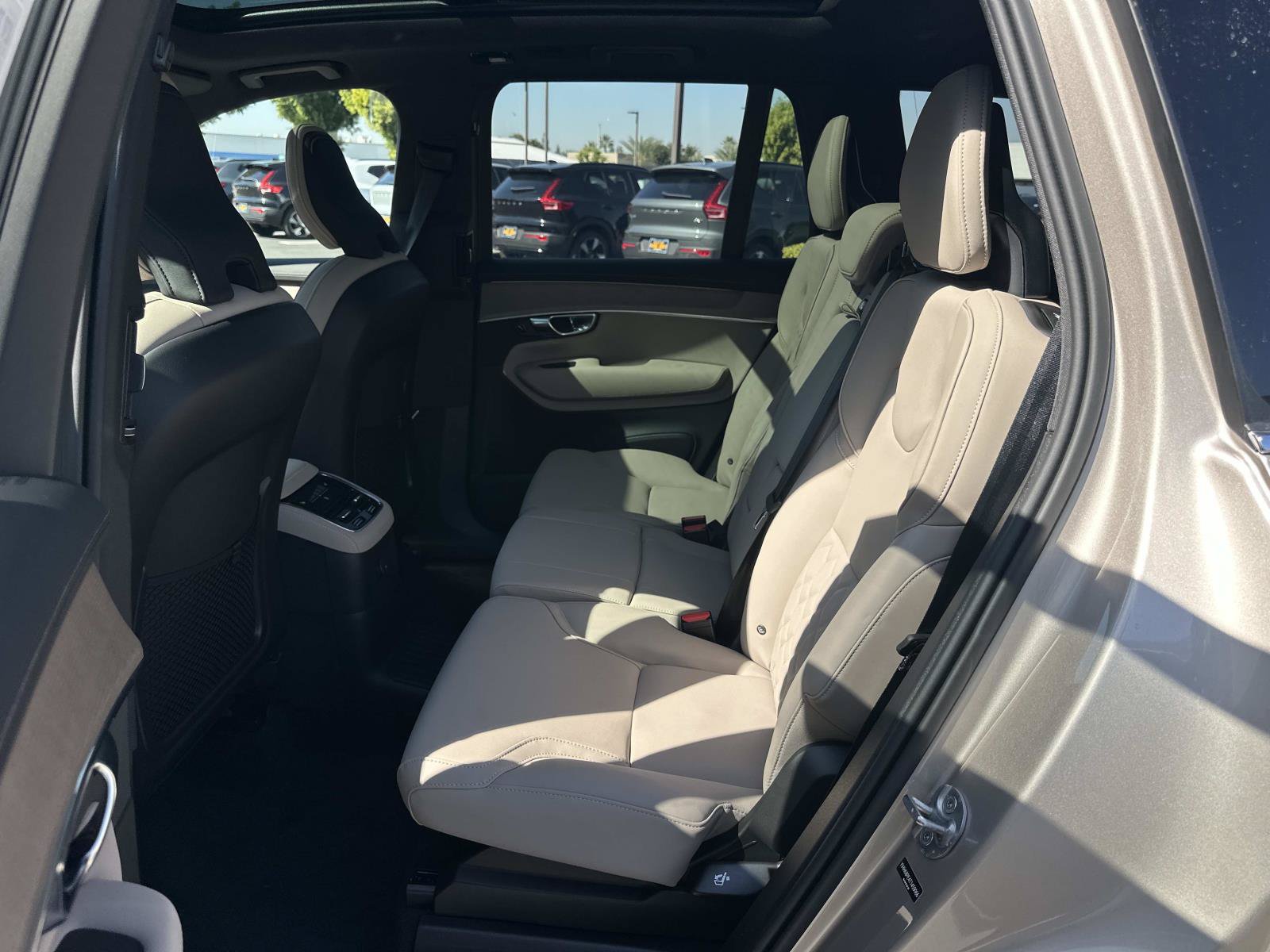 New 2026 Volvo XC90 T8 Plus w/ Protection Package Premier AWD/4WD image 17