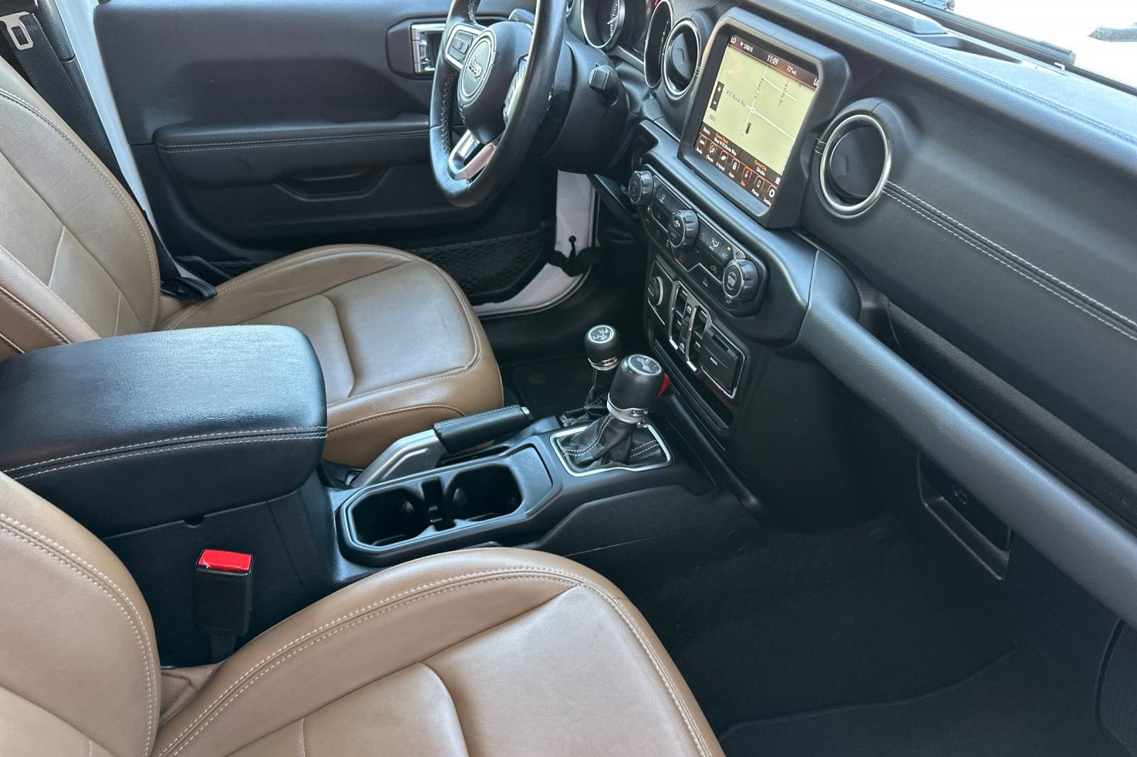 Used 2022 Jeep Wrangler Unlimited Sahara AWD/4WD image 20