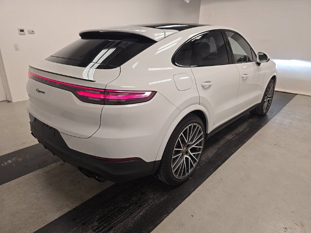 Used 2023 Porsche Cayenne Platinum Edition AWD/4WD image 6