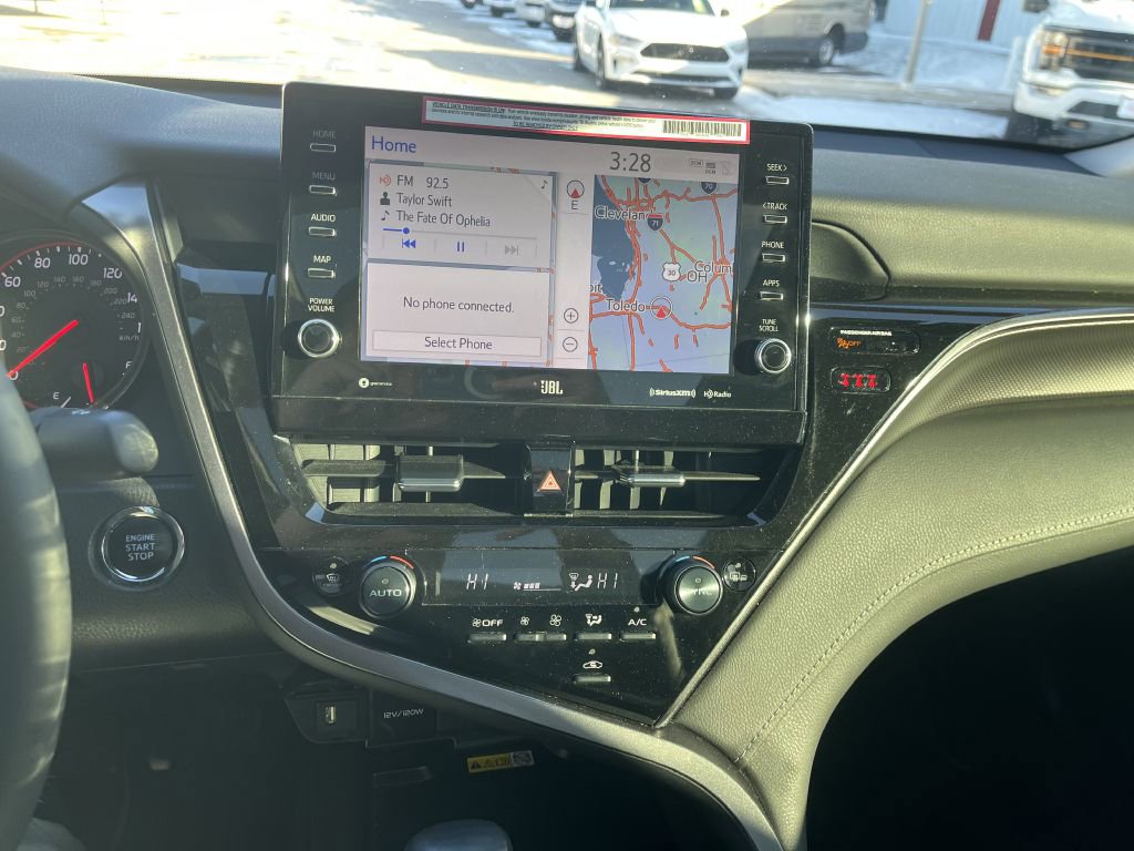 Used 2024 Toyota Camry XSE w/ Navigation Package image 31