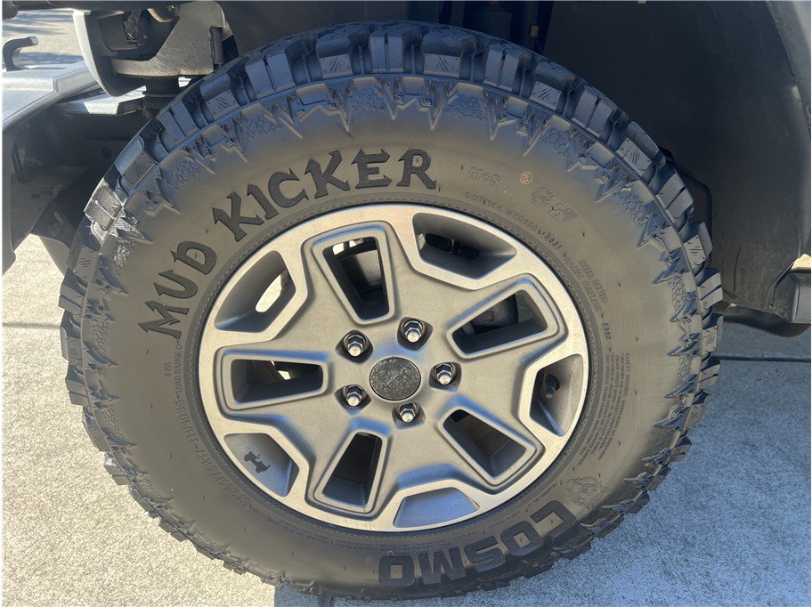 Used 2013 Jeep Wrangler Unlimited Rubicon w/ Connectivity Group AWD/4WD image 25