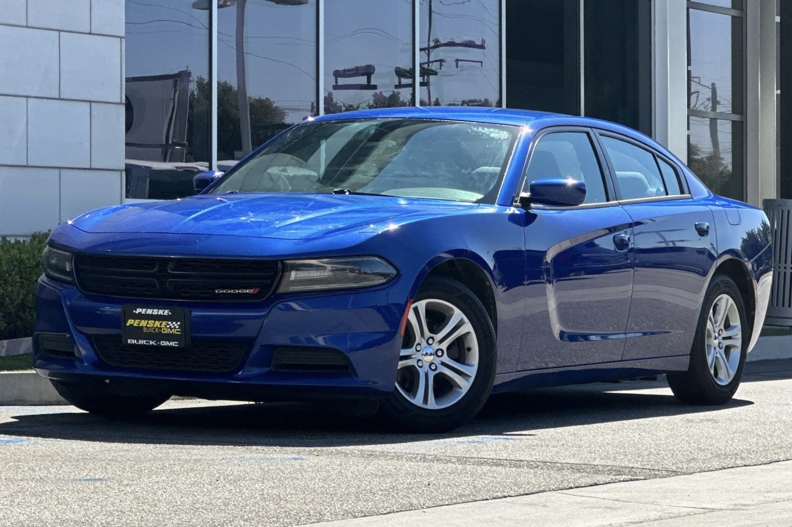 Used 2019 Dodge Charger SXT RWD image 8