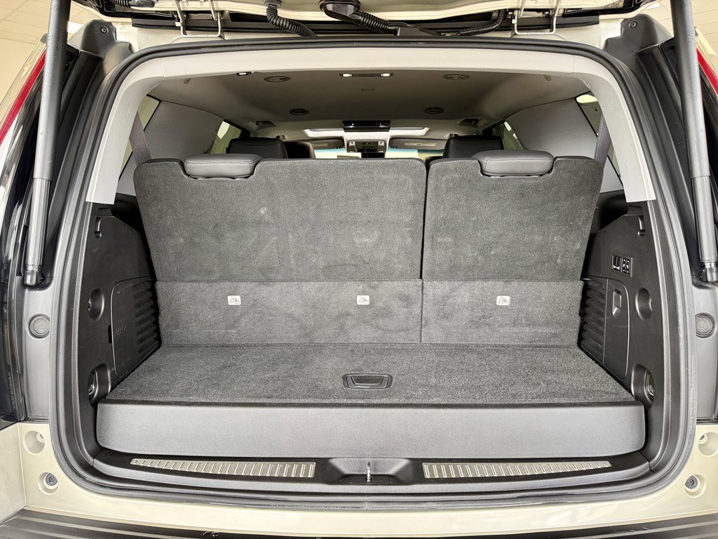 Used 2017 Cadillac Escalade Luxury AWD/4WD image 9