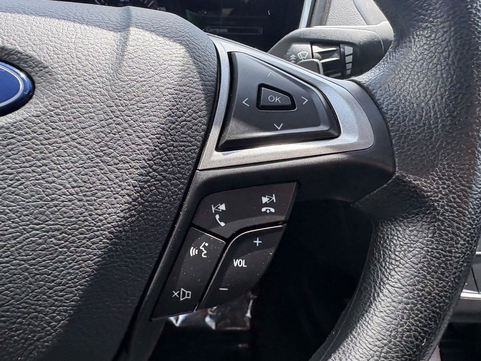 Used 2019 Ford Fusion SE FWD image 11