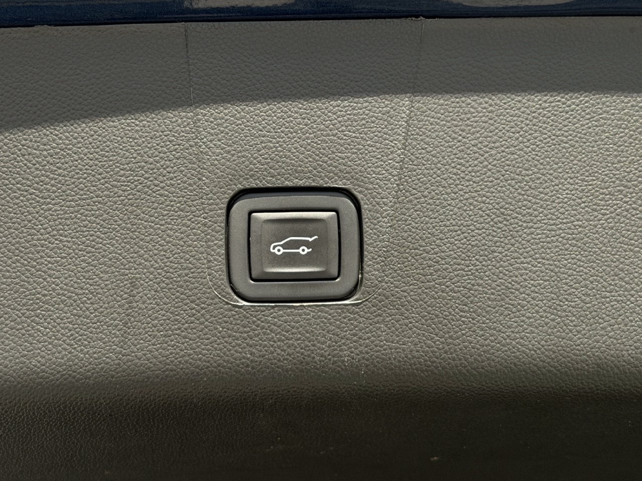 Used 2023 Chevrolet Traverse LT FWD image 30
