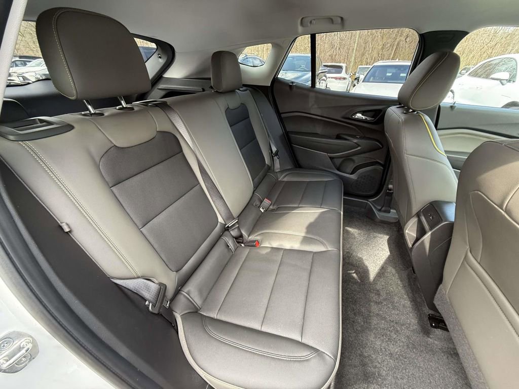 Used 2024 Chevrolet Trax ACTIV w/ Sunroof Package image 9