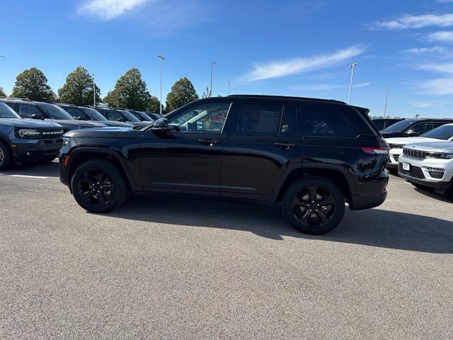 Used 2023 Jeep Grand Cherokee Limited w/ Luxury Tech Group II AWD/4WD image 7