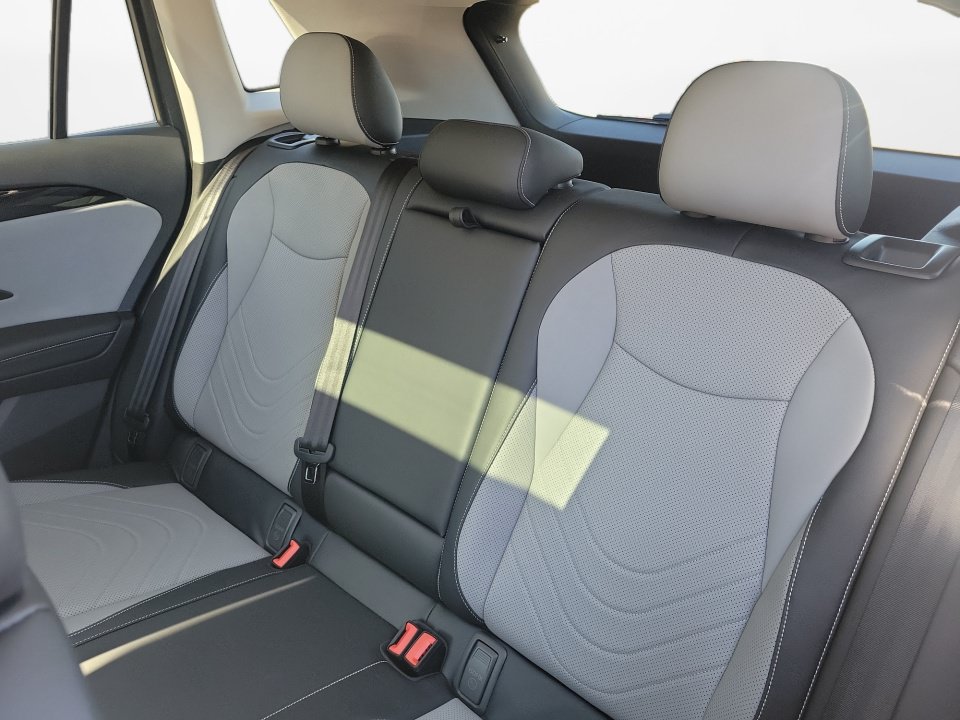 New 2026 Volkswagen Tiguan SE AWD/4WD image 12