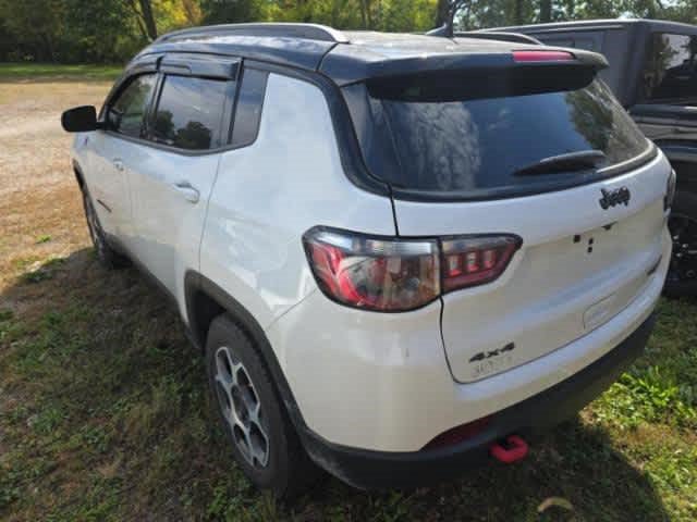 Used 2022 Jeep Compass Trailhawk w/ Trailhawk Convenience Group AWD/4WD image 3