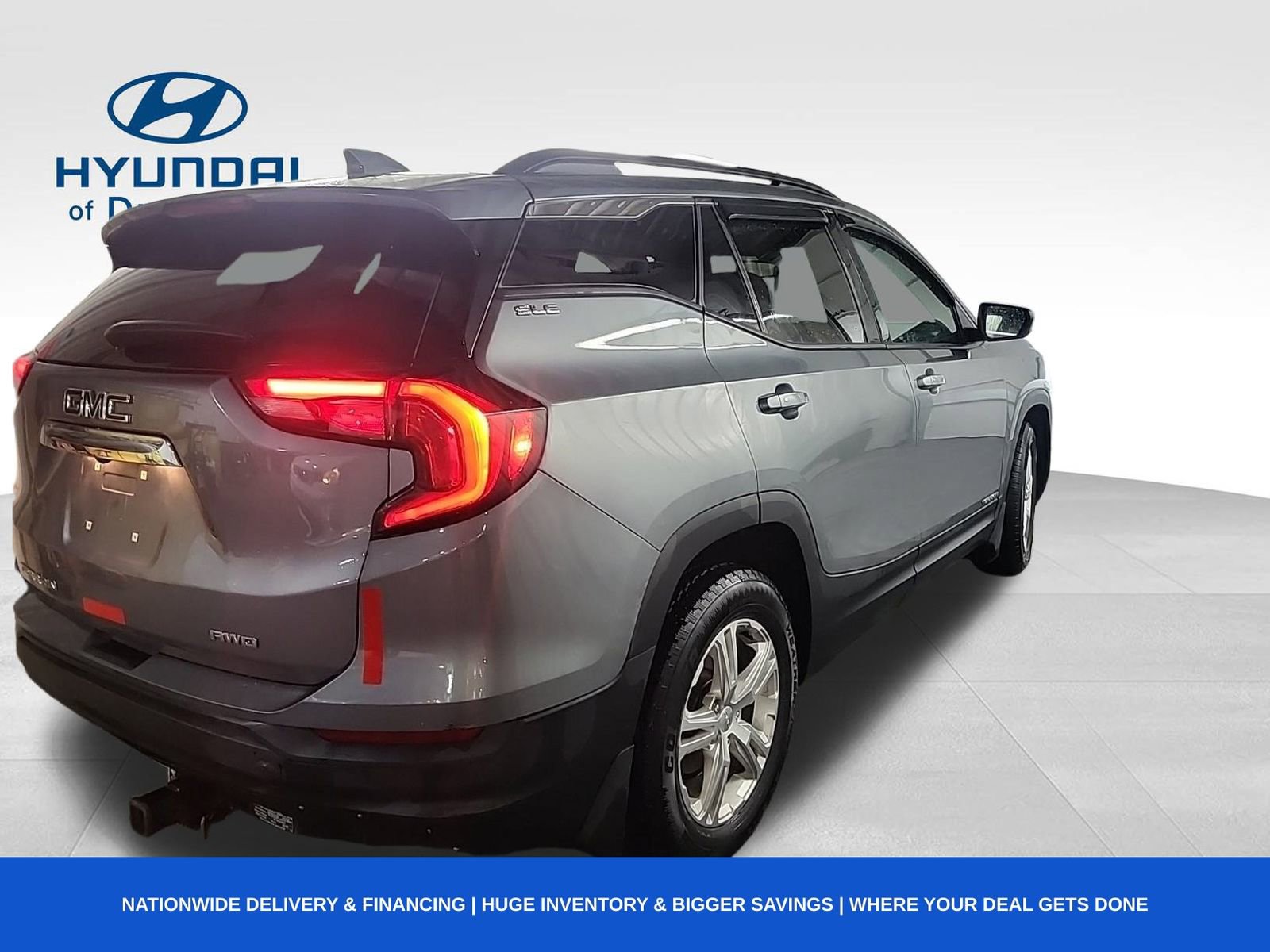 Used 2019 GMC Terrain SLE w/ Driver Convenience Package image 3