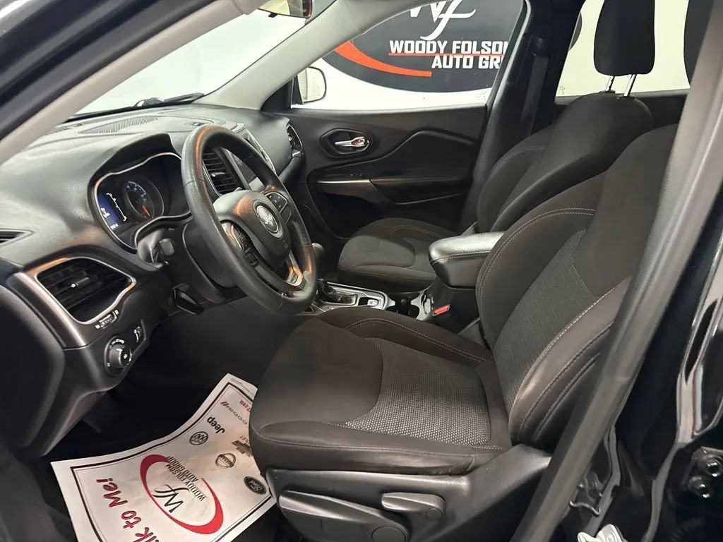 Used 2019 Jeep Cherokee Latitude w/ Popular Appearance Group FWD image 9