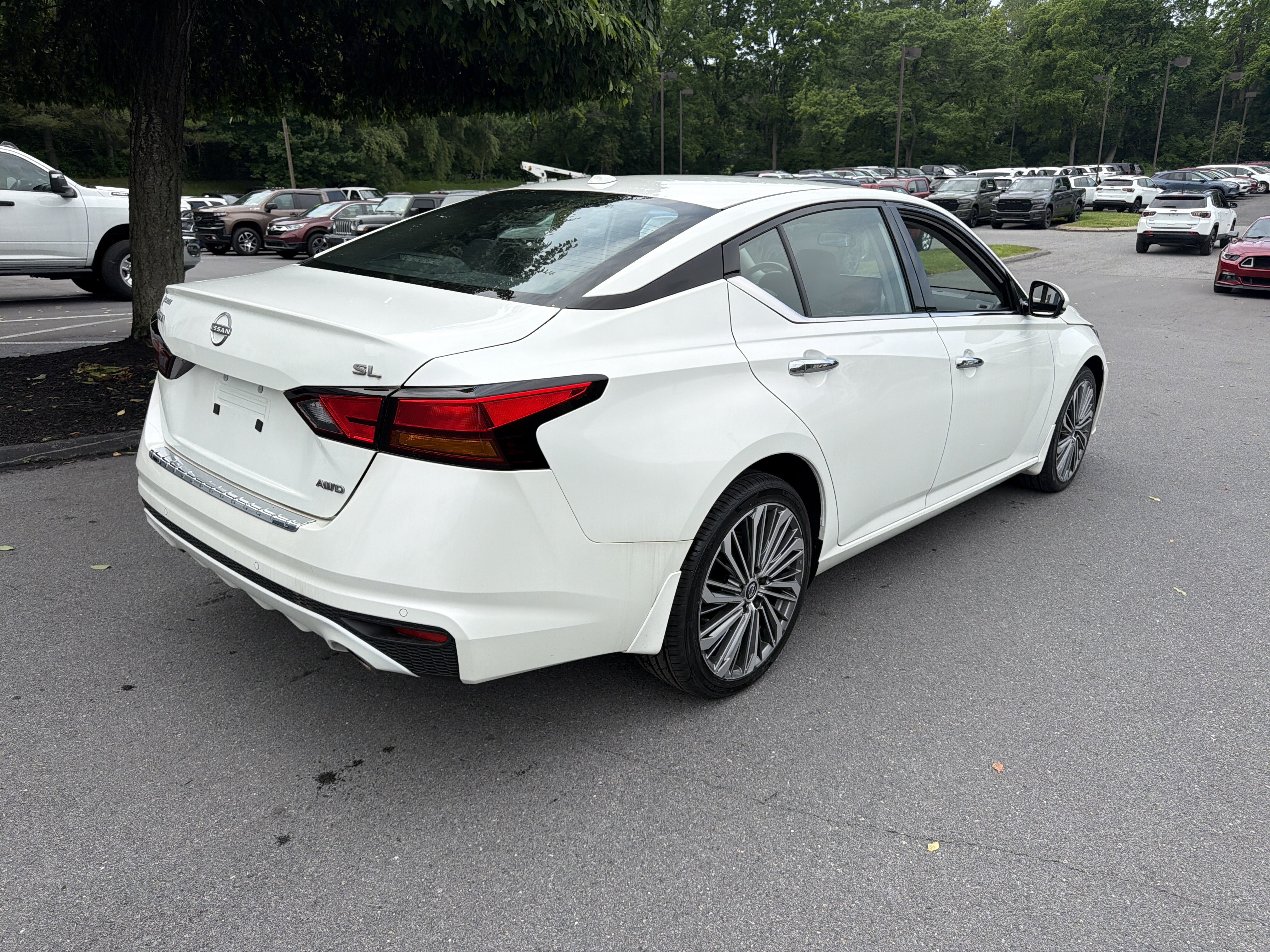 Used 2023 Nissan Altima 2.5 SL AWD/4WD image 3