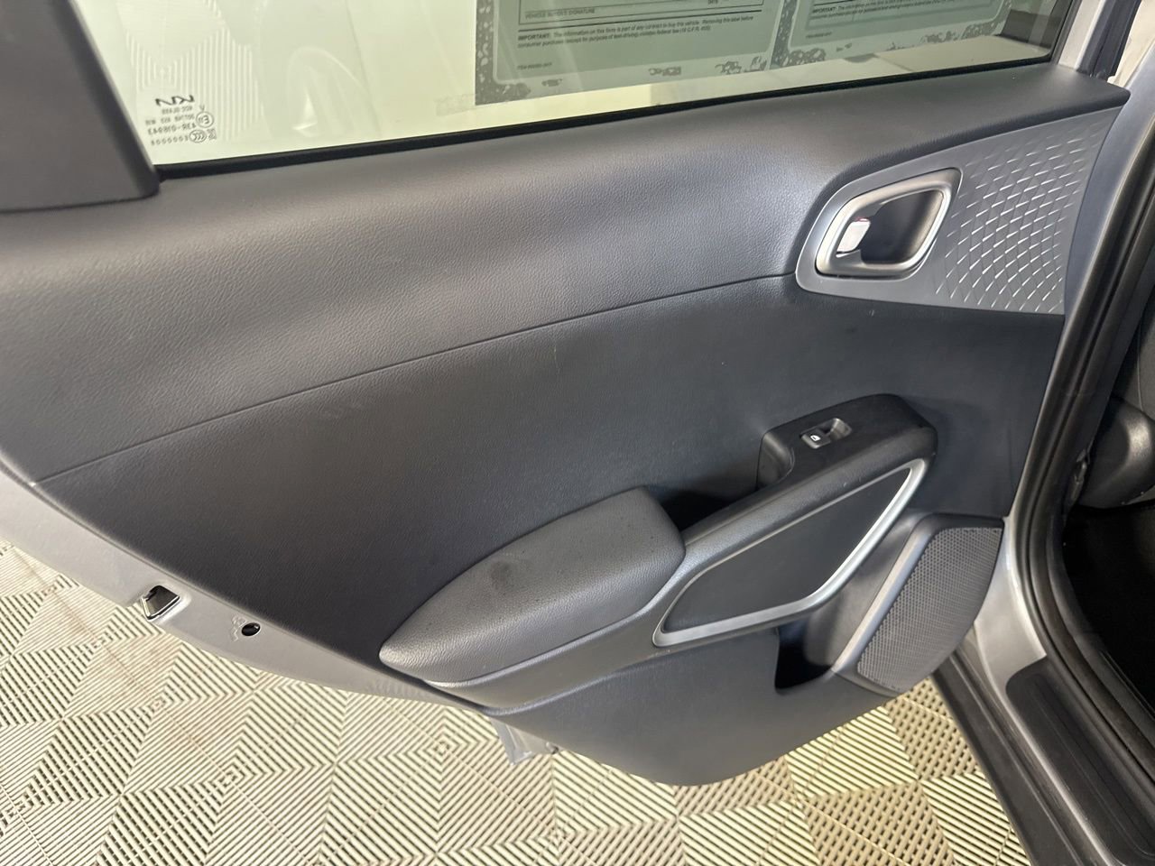 Used 2025 Kia Soul LX FWD image 20