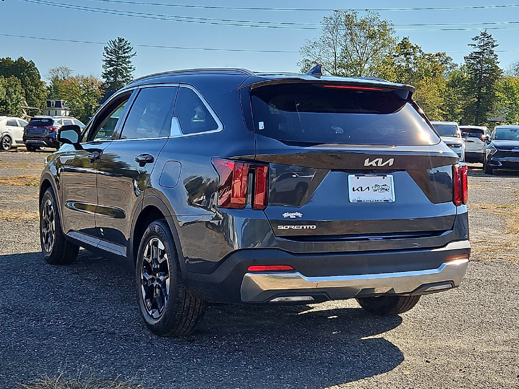 Certified 2024 Kia Sorento S FWD image 5