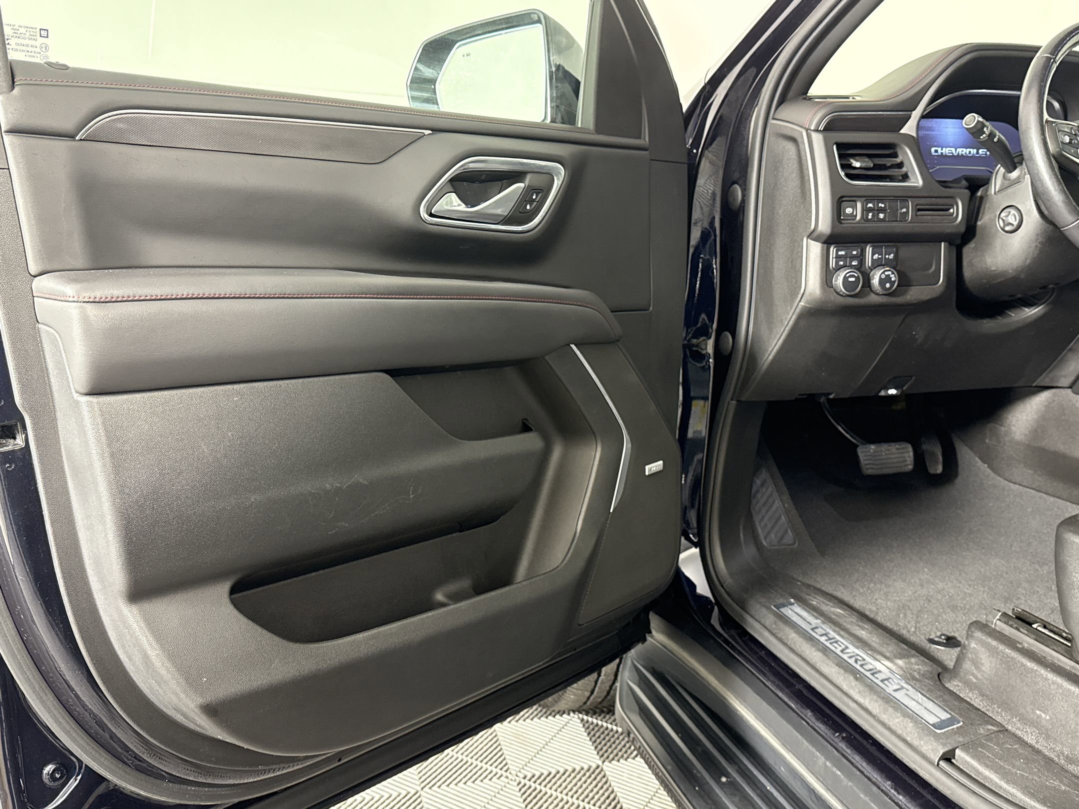 Used 2022 Chevrolet Tahoe RST w/ Luxury Package AWD/4WD image 20