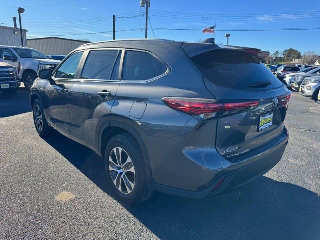 Used 2023 Toyota Highlander XLE image 5
