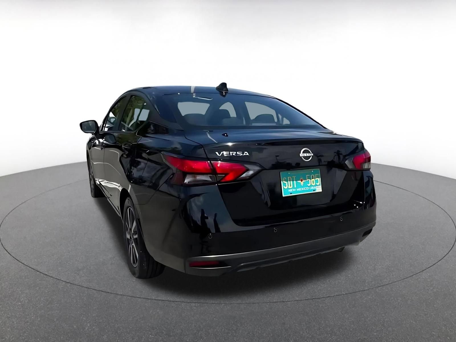 Used 2025 Nissan Versa SV FWD image 11