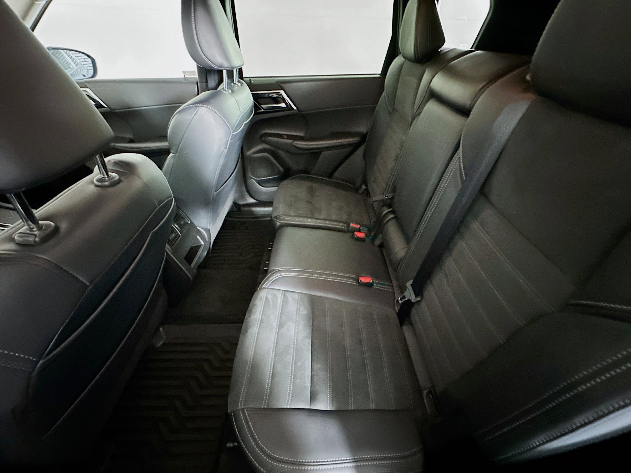 Used 2024 Mitsubishi Outlander SE image 28