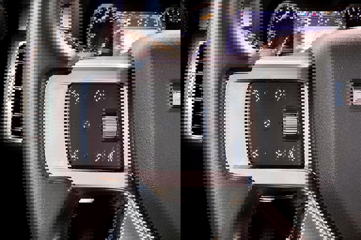 Used 2023 Land Rover Discovery S R-Dynamic image 24