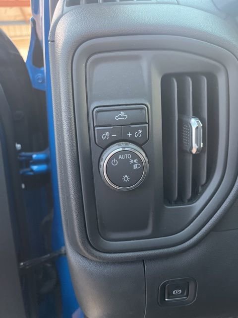 Used 2024 Chevrolet Silverado 1500 Custom image 13