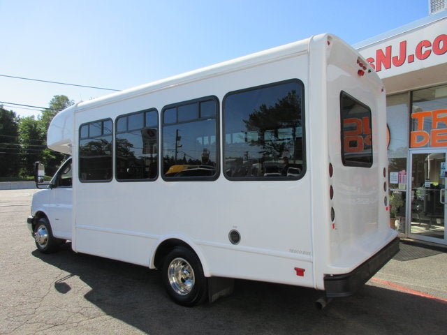 Used 2022 Chevrolet Express 3500 w/ Shuttle Bus Package RWD image 7