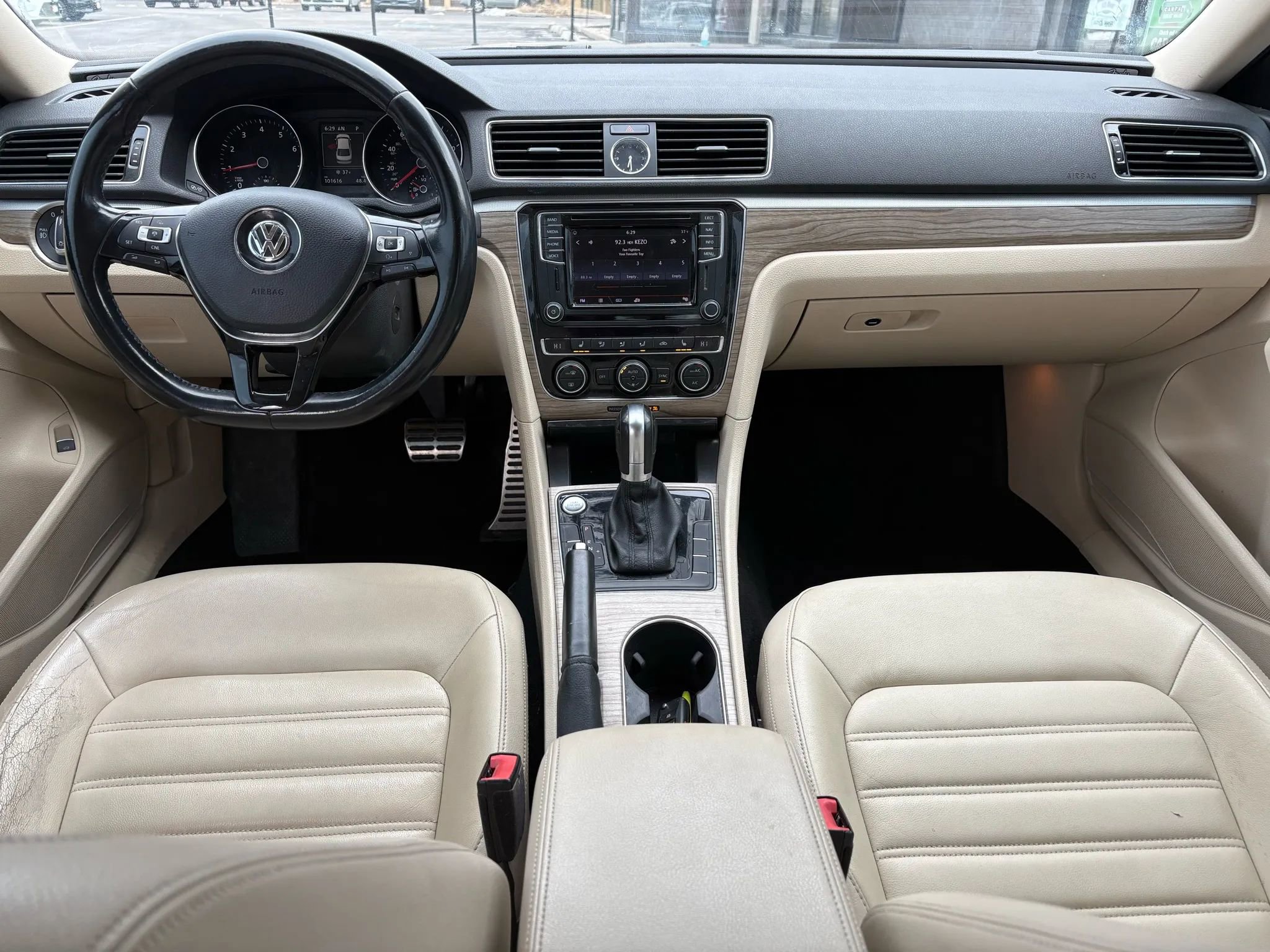 Used 2017 Volkswagen Passat 1.8T SEL Premium image 11