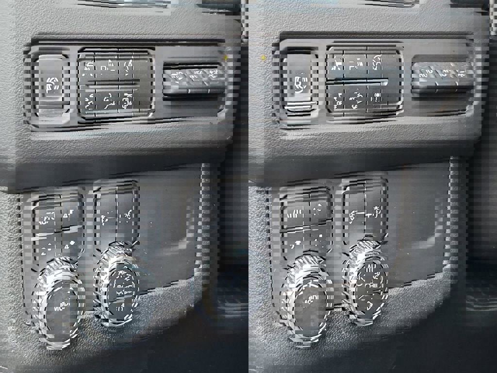 Used 2023 GMC Yukon AT4 w/ AT4 Premium Package image 23