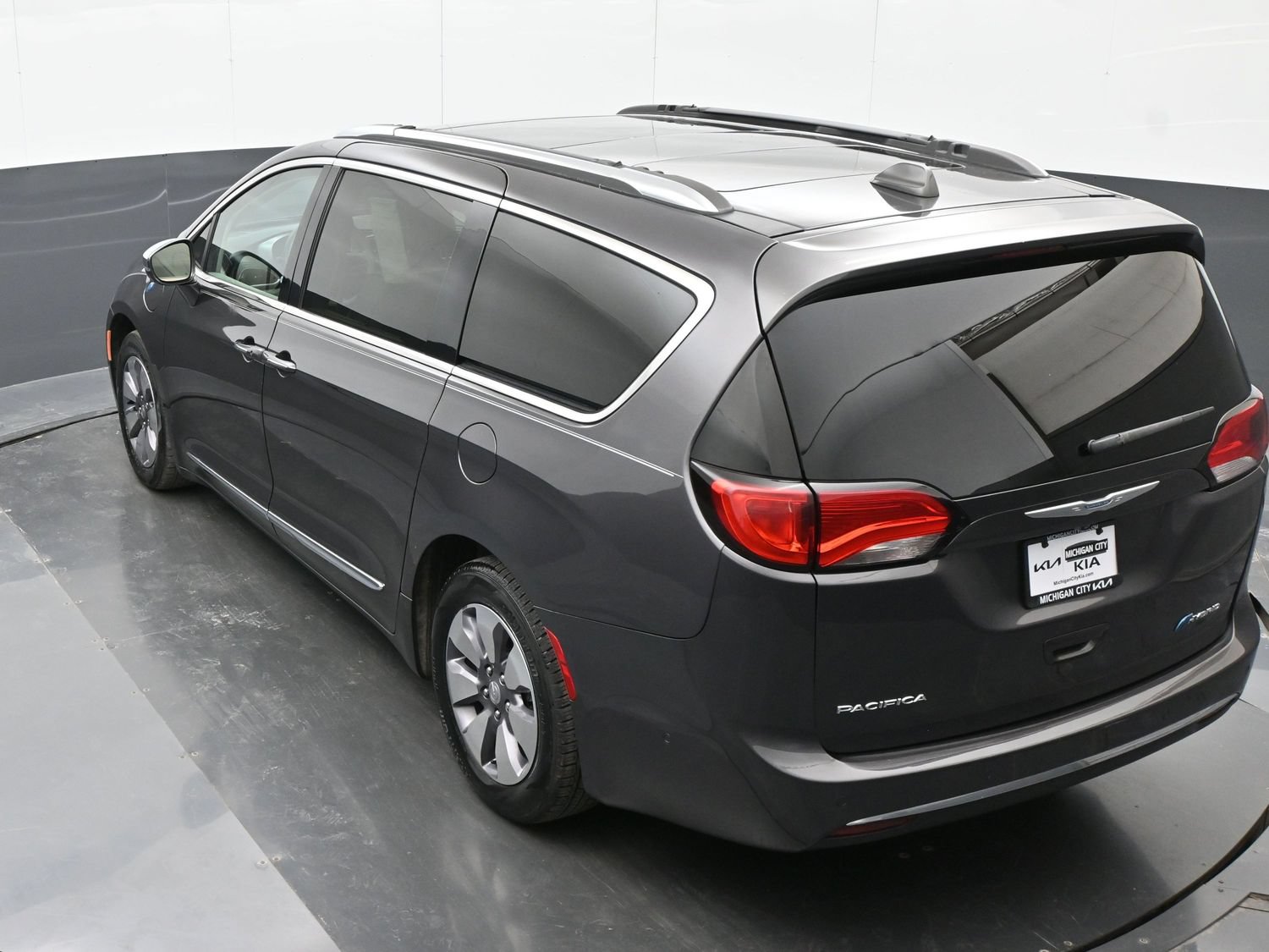 Used 2018 Chrysler Pacifica Limited w/ Advanced Safetytec Group FWD image 31