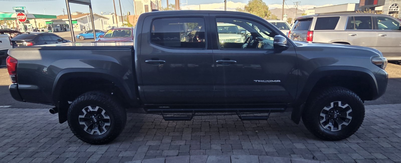 Used 2016 Toyota Tacoma TRD Off-Road AWD/4WD image 4