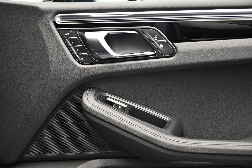 Certified 2025 Porsche Macan image 46