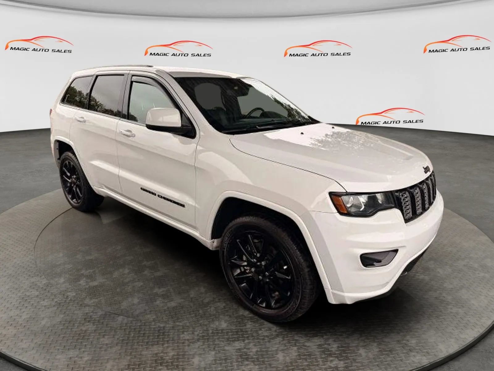 Used 2020 Jeep Grand Cherokee Altitude AWD/4WD image 5