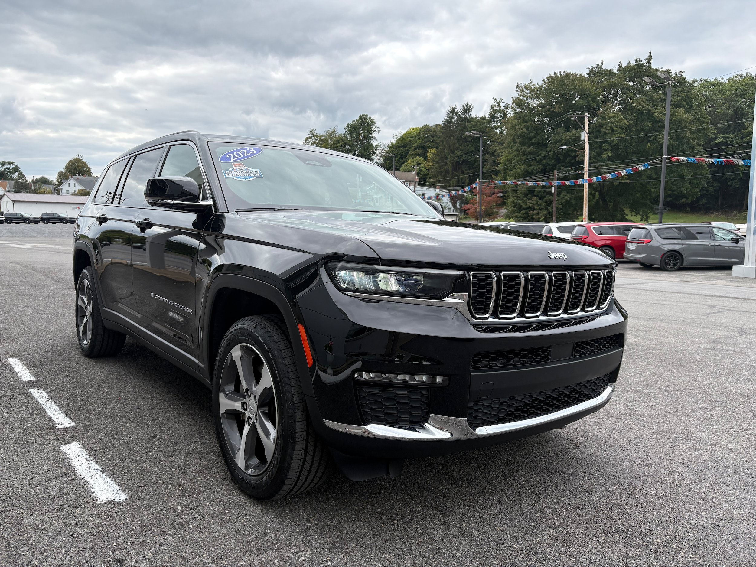 Used 2023 Jeep Grand Cherokee L Limited AWD/4WD image 5