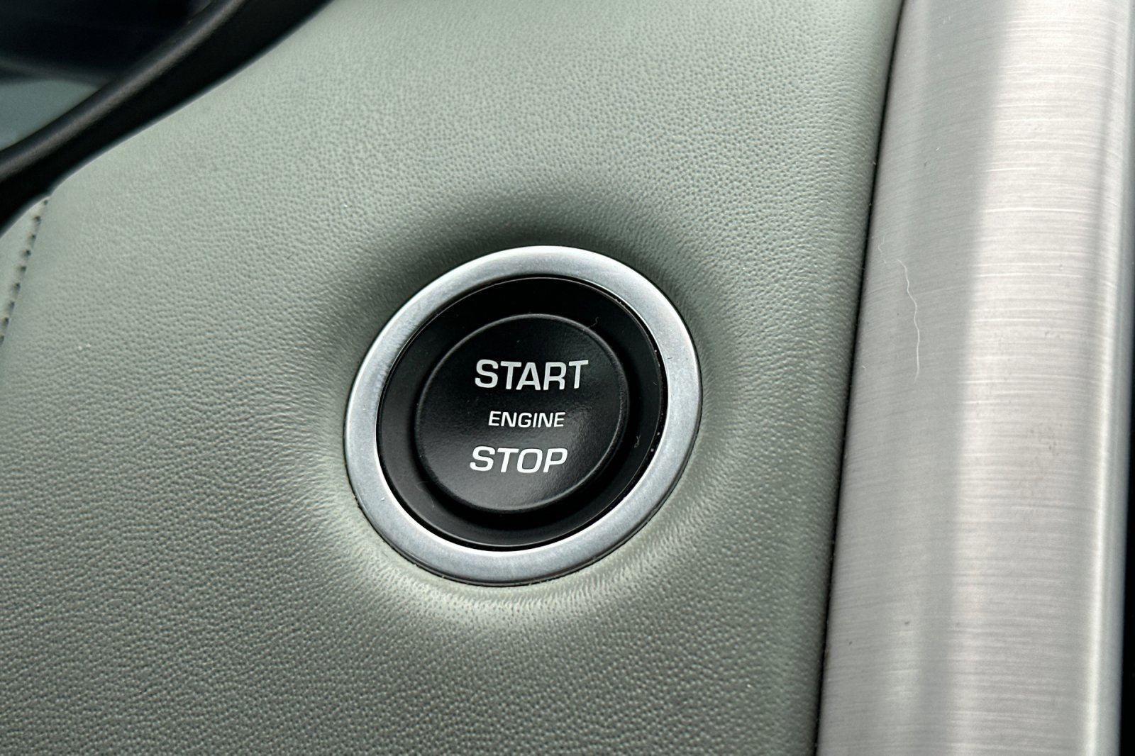 Used 2020 Land Rover Discovery HSE Luxury image 24