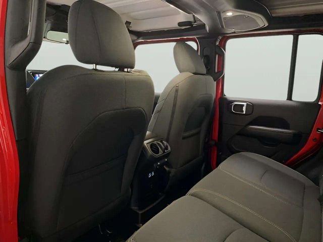 Used 2025 Jeep Wrangler Unlimited Sahara w/ Safety Group image 27