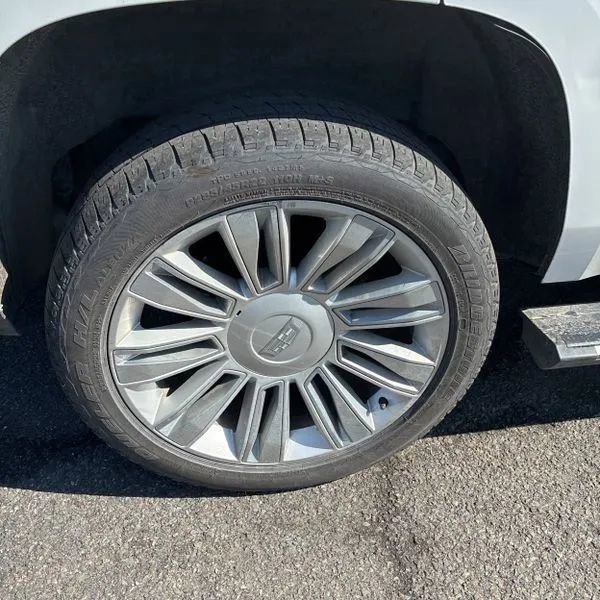 Used 2017 Cadillac Escalade Platinum AWD/4WD image 18