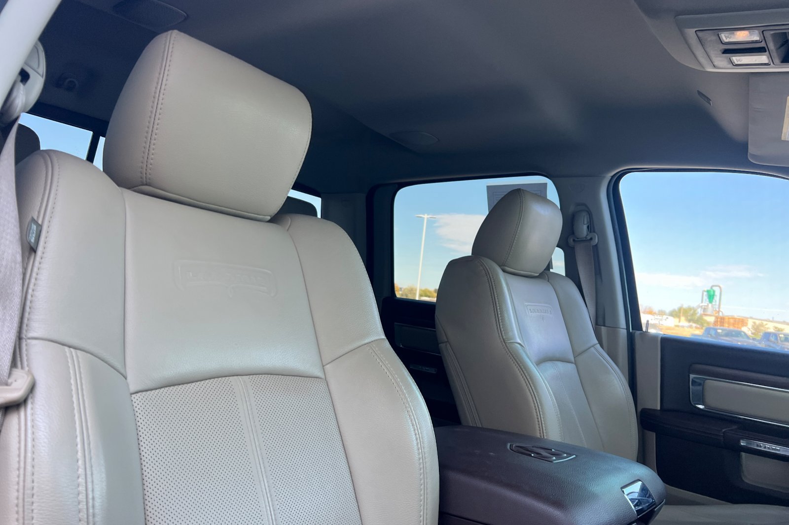 Used 2018 RAM 1500 Laramie w/ Convenience Group AWD/4WD image 18