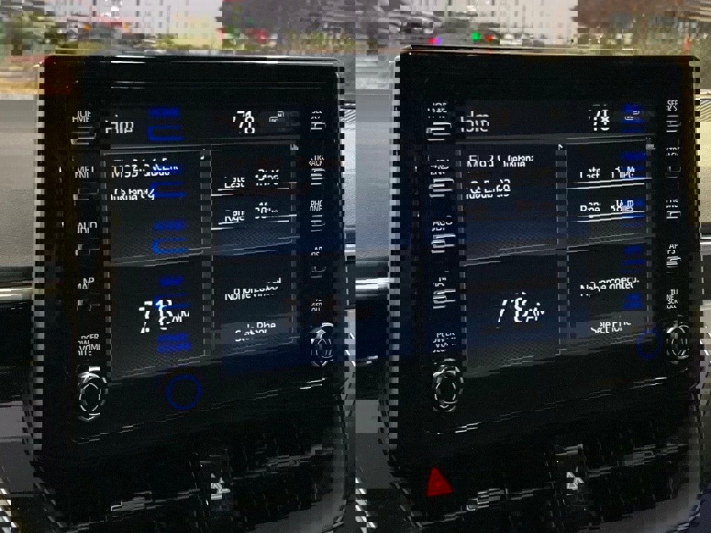 Used 2020 Toyota Corolla LE image 20