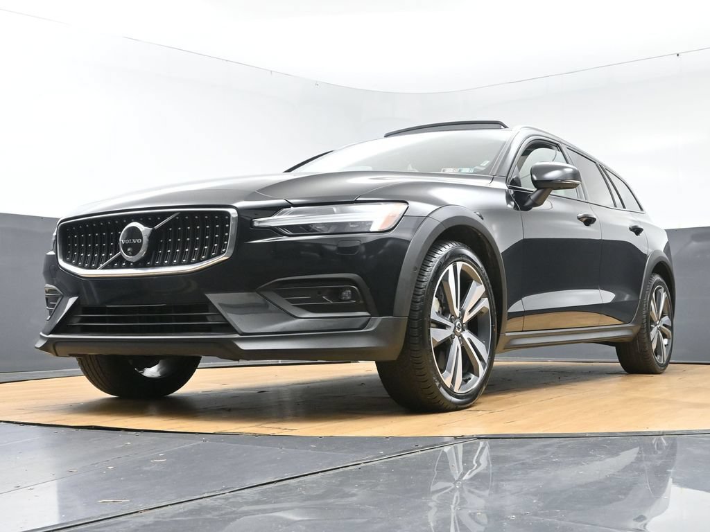 Used 2025 Volvo V60 B5 Cross Country Plus AWD/4WD image 48