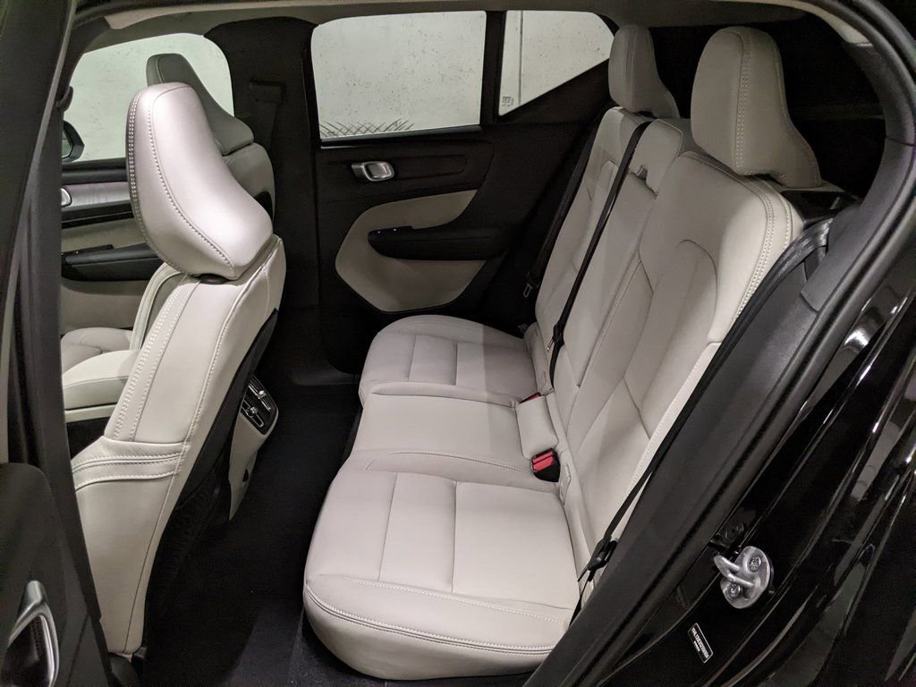 New 2025 Volvo XC40 B5 Plus w/ Protection Package Premier image 23