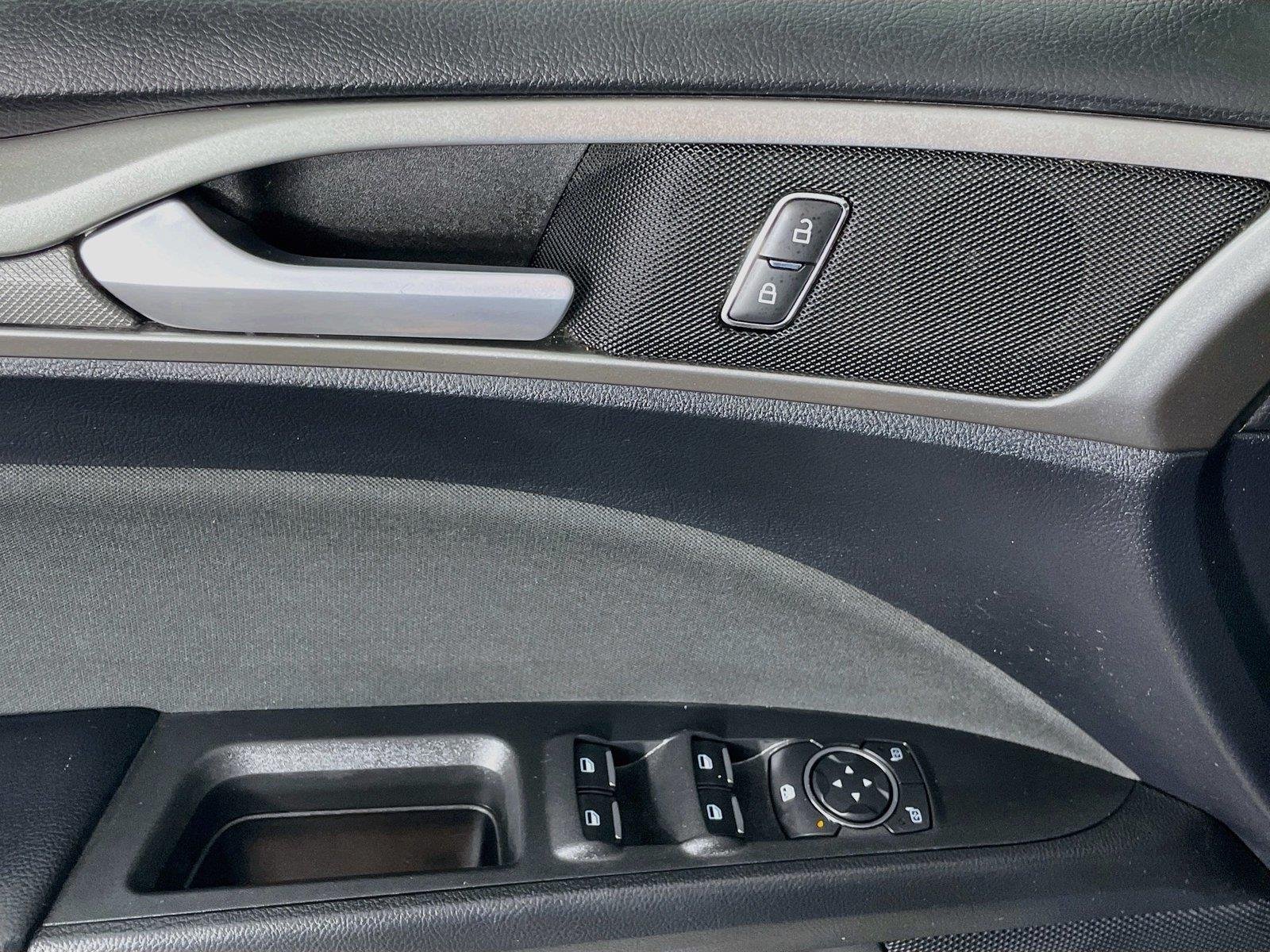 Used 2019 Ford Fusion SE FWD image 20