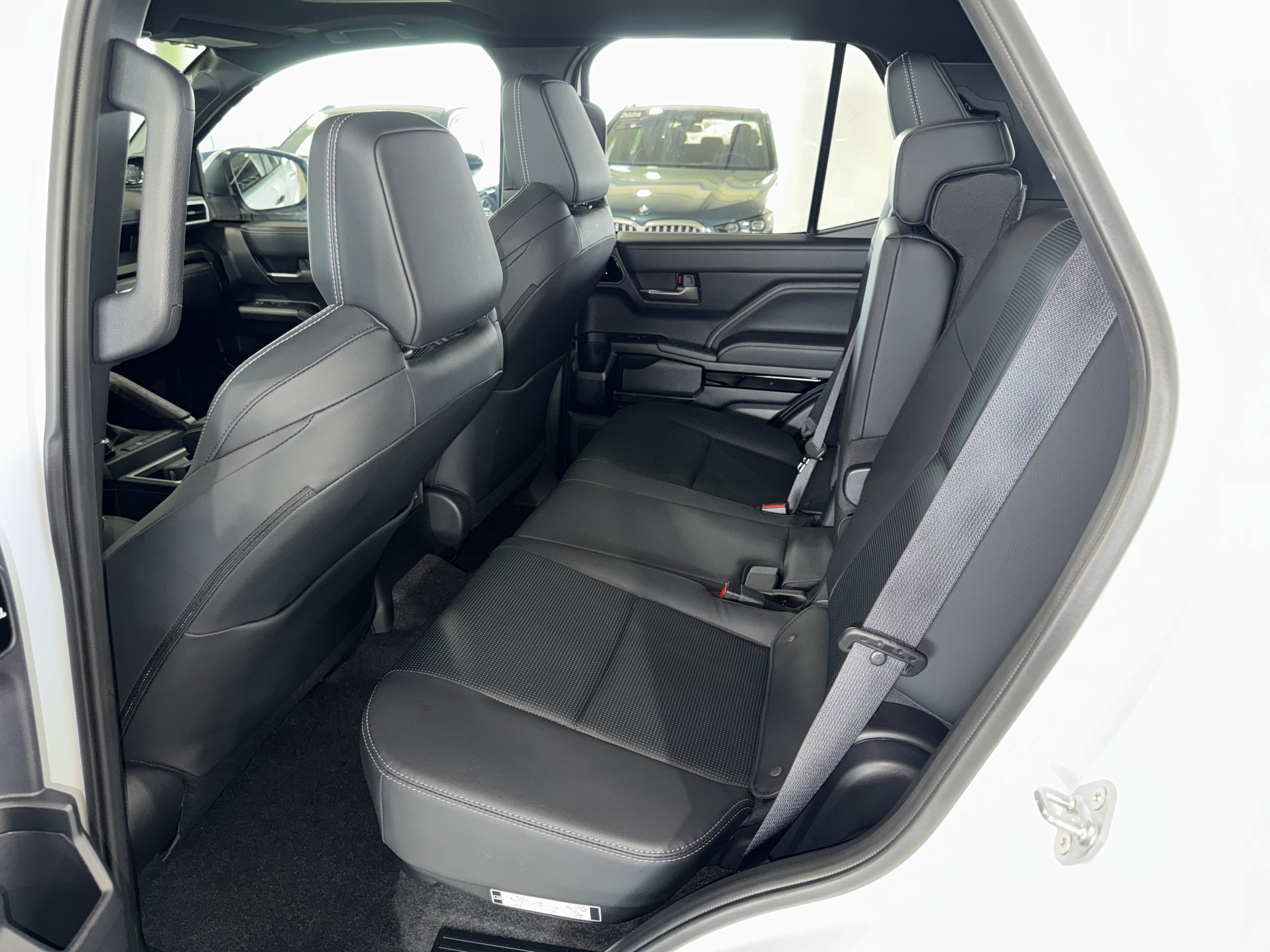 Used 2025 Toyota 4Runner Limited AWD/4WD image 14