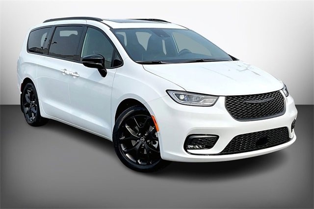 New 2026 Chrysler Pacifica Limited w/ S Appearance Package