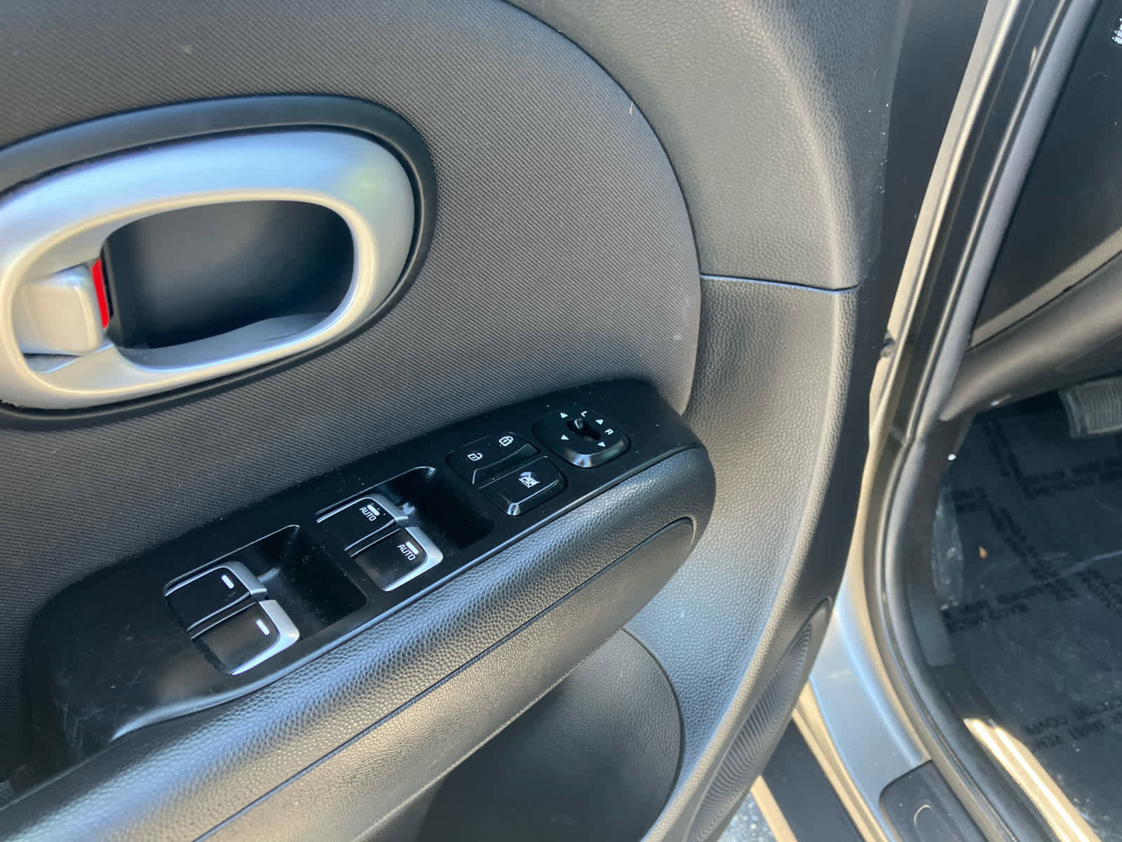 Used 2017 Kia Soul + FWD image 10