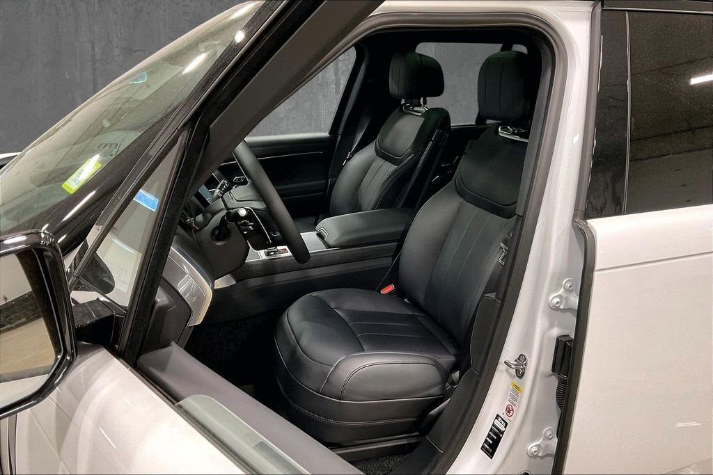Used 2025 Land Rover Range Rover SE image 21