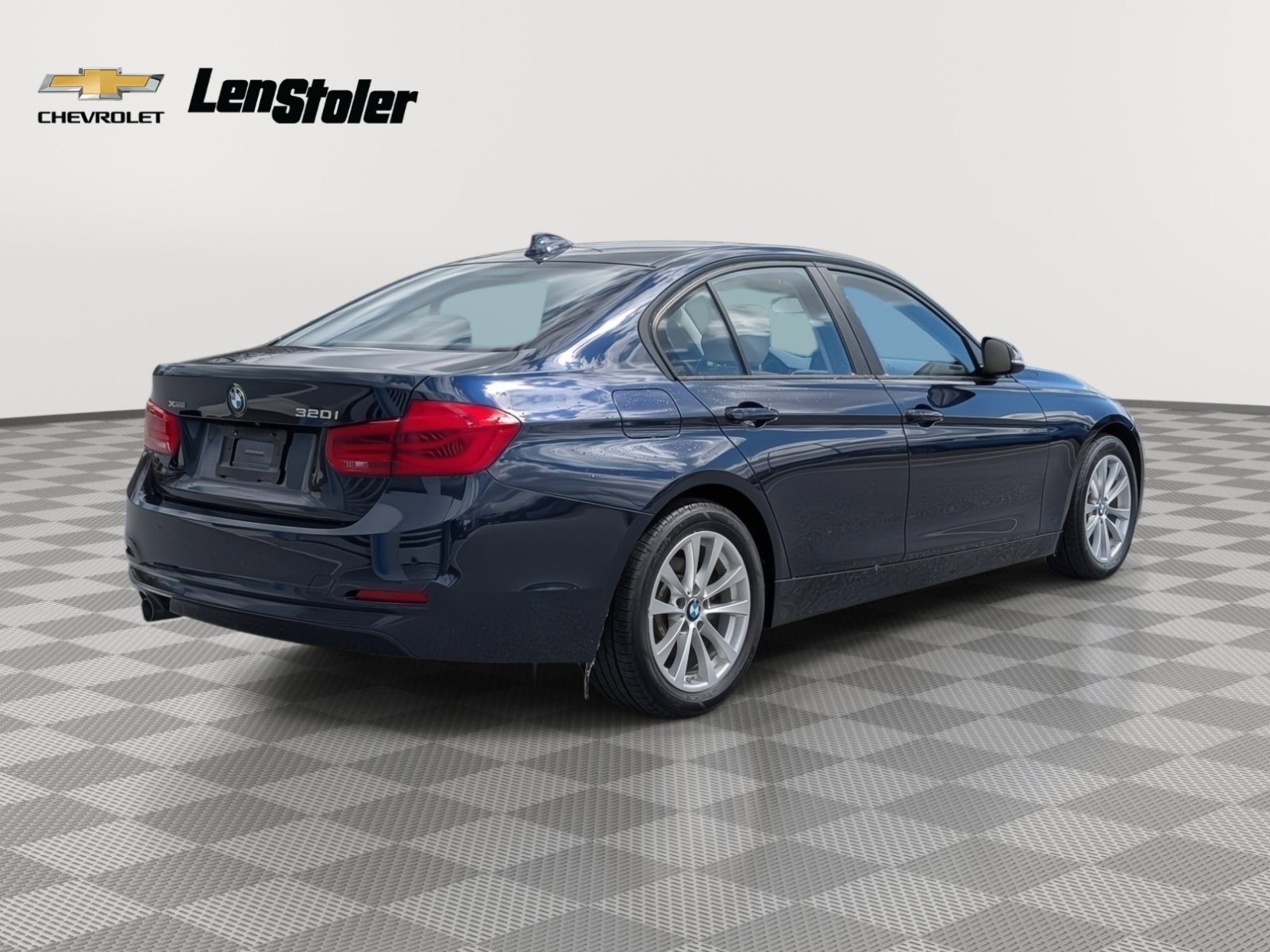Used 2017 BMW 320i xDrive 320i xDrive image 5