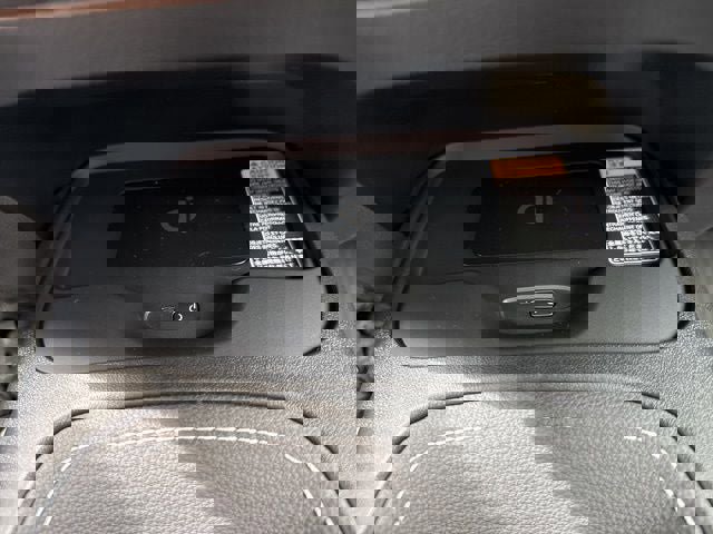 Used 2025 Toyota Corolla SE w/ SE Package image 27