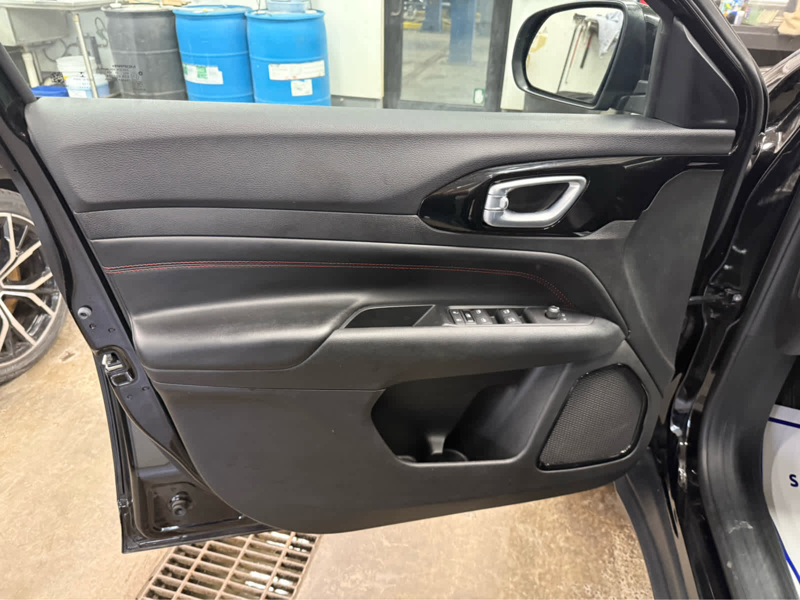 Used 2022 Jeep Compass Trailhawk AWD/4WD image 19