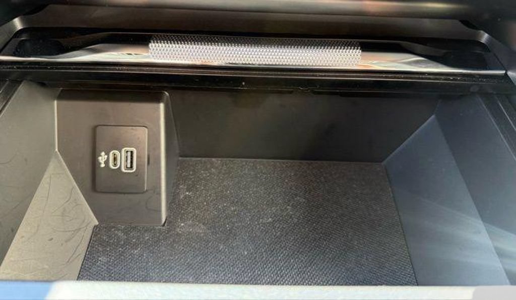 Used 2025 Ford F150 Lariat w/ Equipment Group 501A Mid AWD/4WD image 14